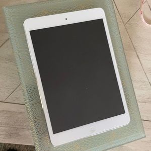 iPad Mini 32GB with Box and Power Cord